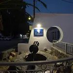 Ξενοδοχείο με διαμερίσματα Tristhenia Περίσσα