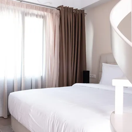 Tristhenia 4* Perissa (Santorini)
