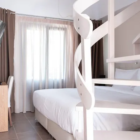 Tristhenia Apart Otel Perissa (Santorini)