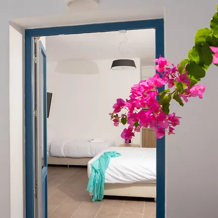 Tristhenia 4* Perissa (Santorini)
