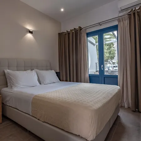 Tristhenia Hotel apartamentowy Perissa (Santorini)
