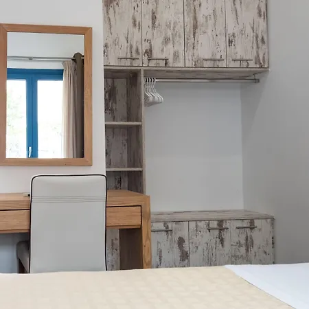 Tristhenia 4* Perissa (Santorini)
