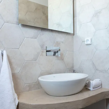 Апарт-отель Tristhenia 4*