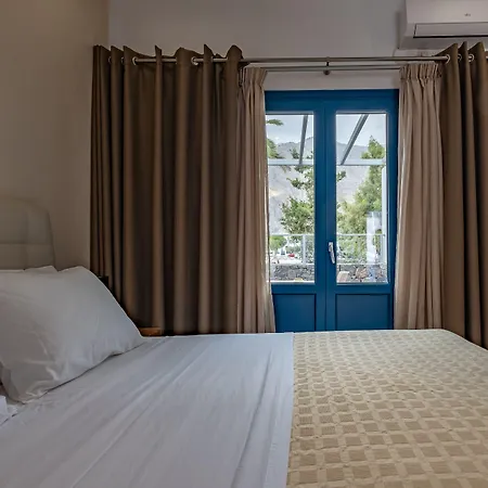 Apart Otel Tristhenia Perissa (Santorini)