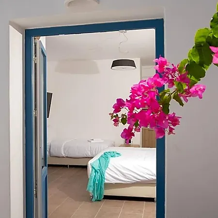 Apart Otel Tristhenia Perissa (Santorini)