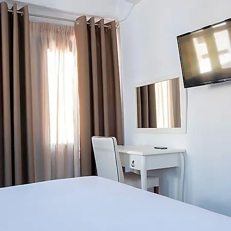 Tristhenia 4* Perissa (Santorini)