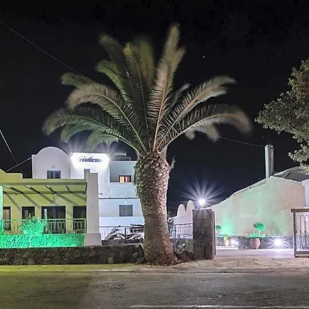 Apart Otel Tristhenia Perissa (Santorini)