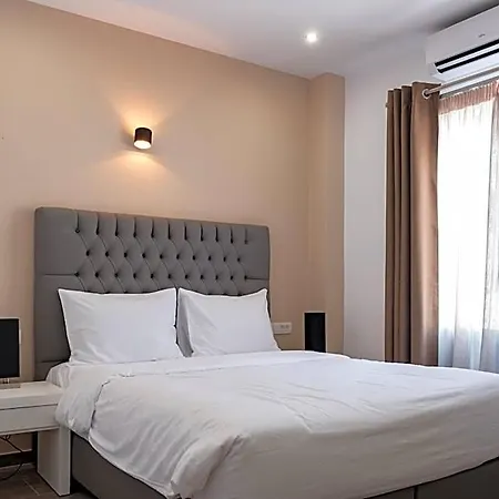 Apart Otel Tristhenia Perissa (Santorini)