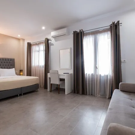 Hotel apartamentowy Tristhenia Perissa (Santorini)