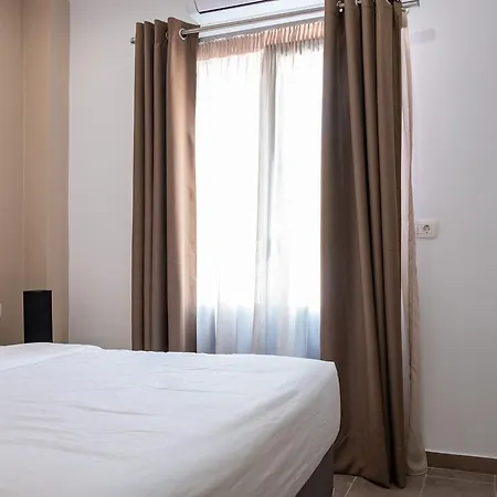 Tristhenia 4* Perissa (Santorini)