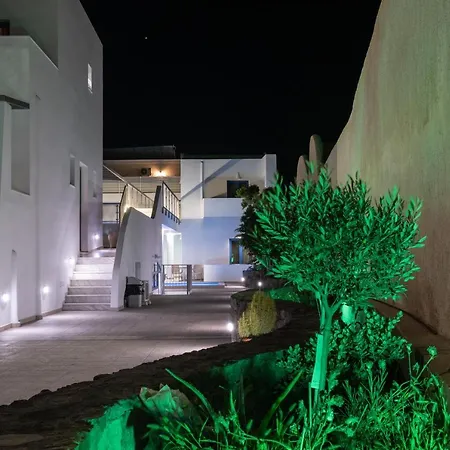 Tristhenia 4* Perissa (Santorini)