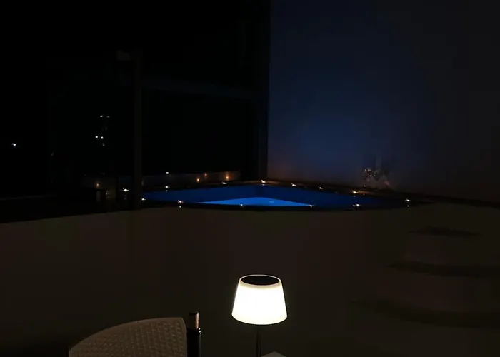 特里斯舍尼亚公寓式酒店 4*