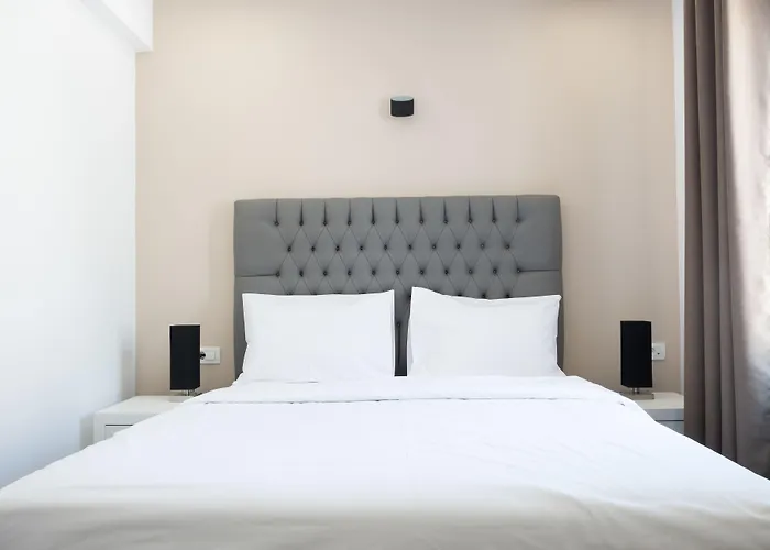 Tristhenia 4* Perissa (Santorini)