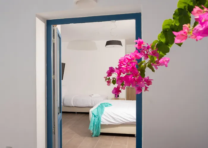 Tristhenia 4* Perissa (Santorini)