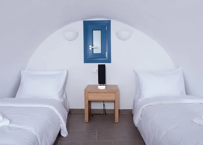 Tristhenia Περίσσα