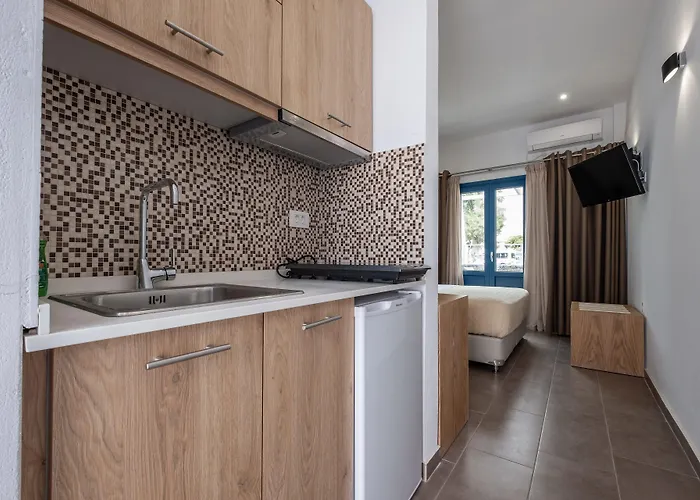 特里斯舍尼亚公寓式酒店 4*