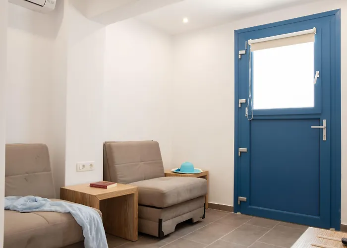 Tristhenia Περίσσα