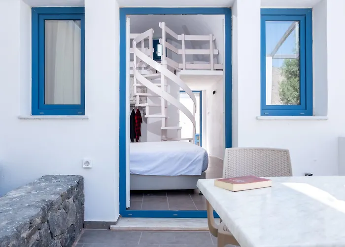 Tristhenia 4* Perissa (Santorini)