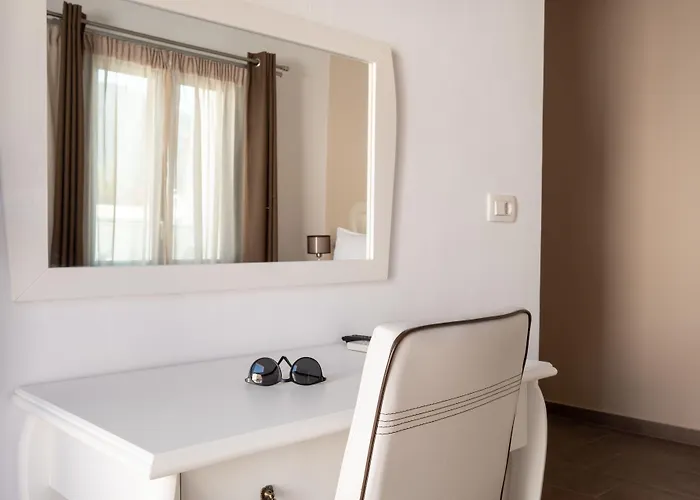 特里斯舍尼亚公寓式酒店 4*