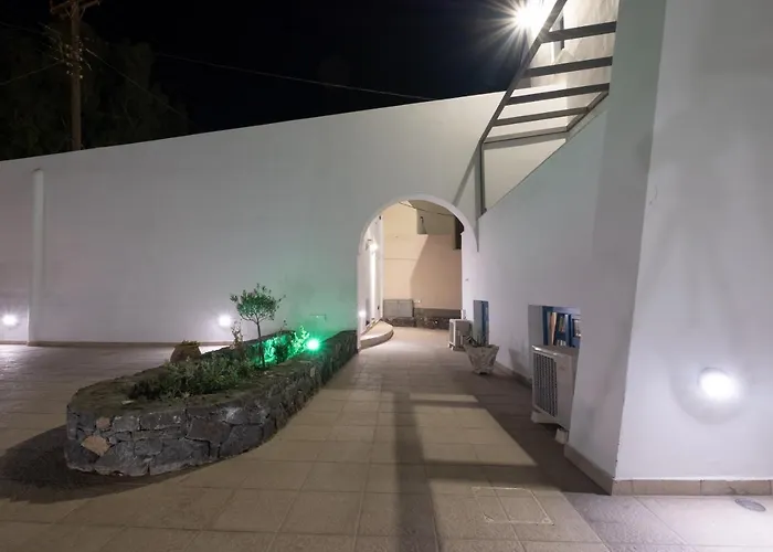 特里斯舍尼亚公寓式酒店 4* 佩里萨