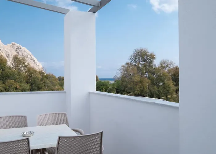 Ξενοδοχείο με διαμερίσματα Tristhenia 4*