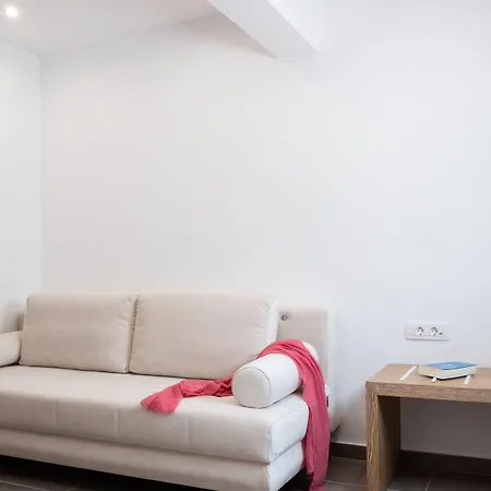 Tristhenia Апарт-отель 4*