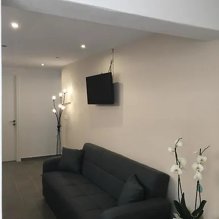 Tristhenia Апарт-отель Перисса