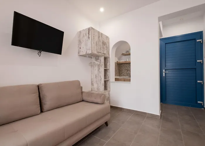 Aparthotel Tristhenia Perissa (Santorini)