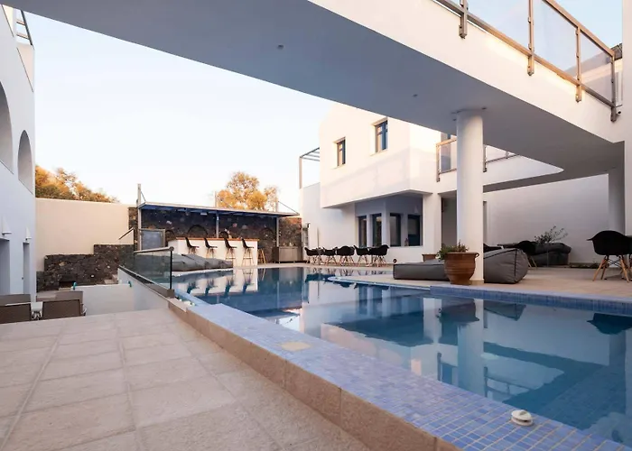 Tristhenia Aparthotel Perissa (Santorini)