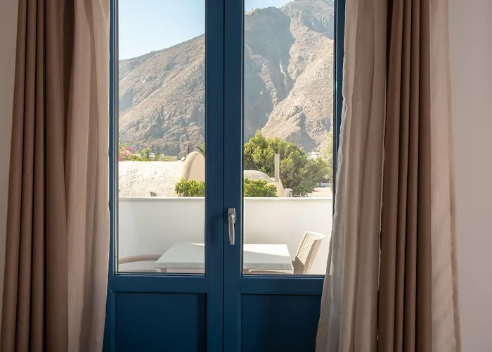 Tristhenia Aparthotel Perissa (Santorini)