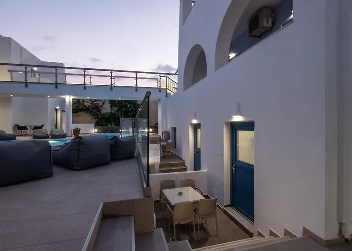 Tristhenia 4* Perissa (Santorini)