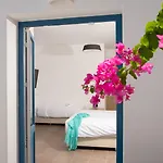 Tristhenia 4* Perissa (Santorini)