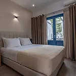Tristhenia Hotel apartamentowy Perissa (Santorini)