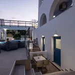 Tristhenia 4* Perissa (Santorini)