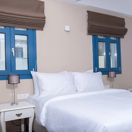 Tristhenia 4* Perissa (Santorini)