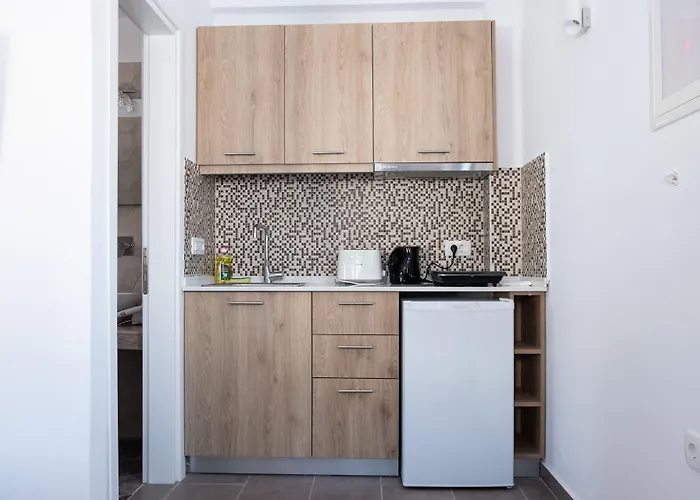 Tristhenia 4* Perissa (Santorini)