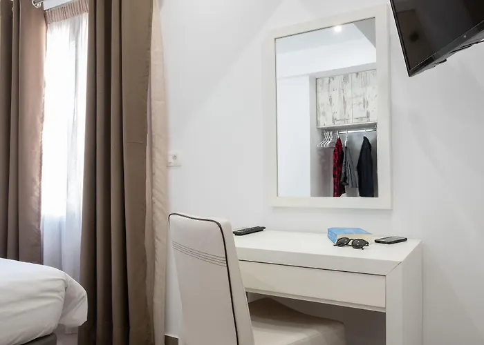 Tristhenia Apartahotel 4*