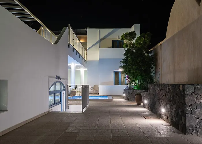 Apartahotel Tristhenia Perissa (Santorini)